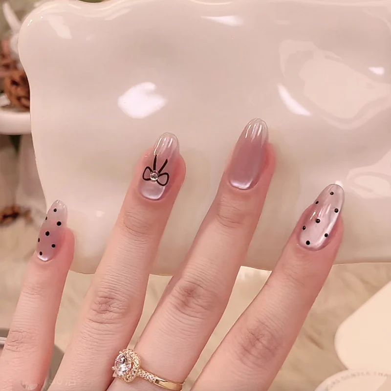 Gradient Dots Design on nails