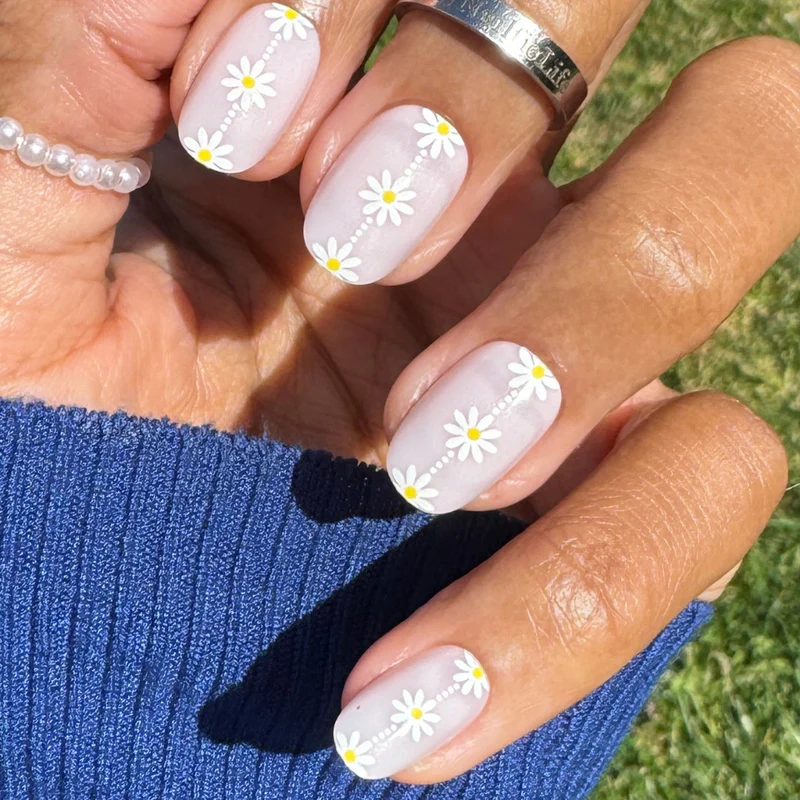 Daisy Chain Nails best for spring