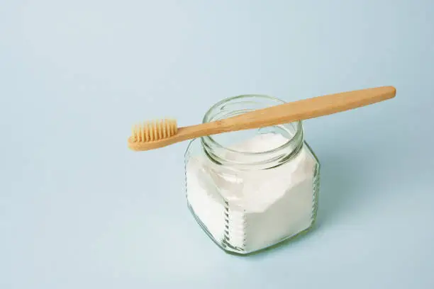 use of baking soda for tooth whitening