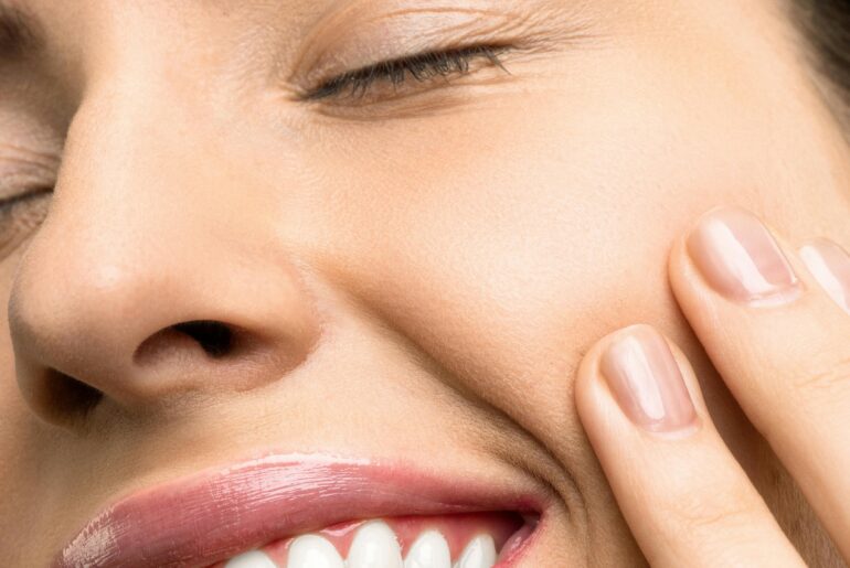 teeth whitening with baking soda